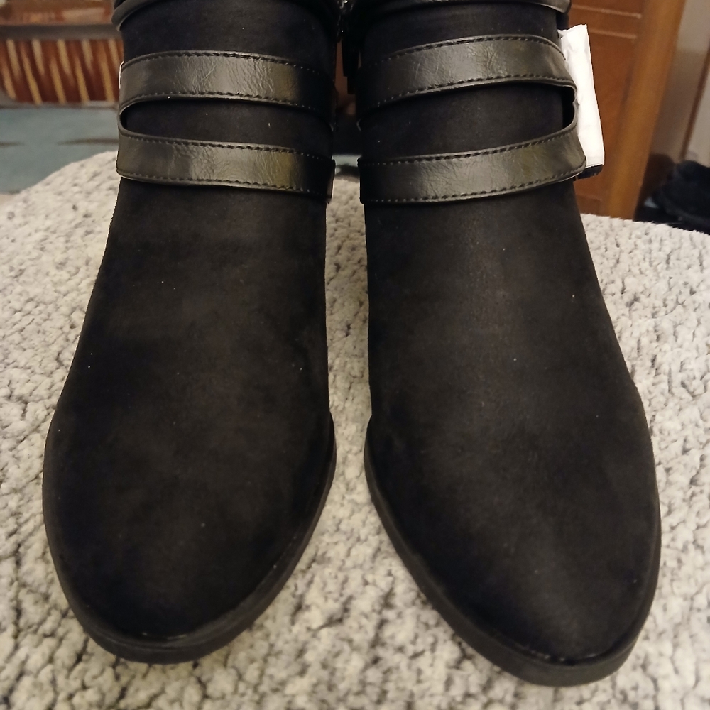 Women's suede boots